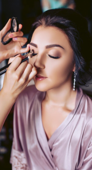 NS-5-REASONS-WHY-TO-HIRE-A-PRO-MAKEUP-ARTIST