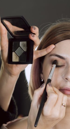 front-view-make-up-model